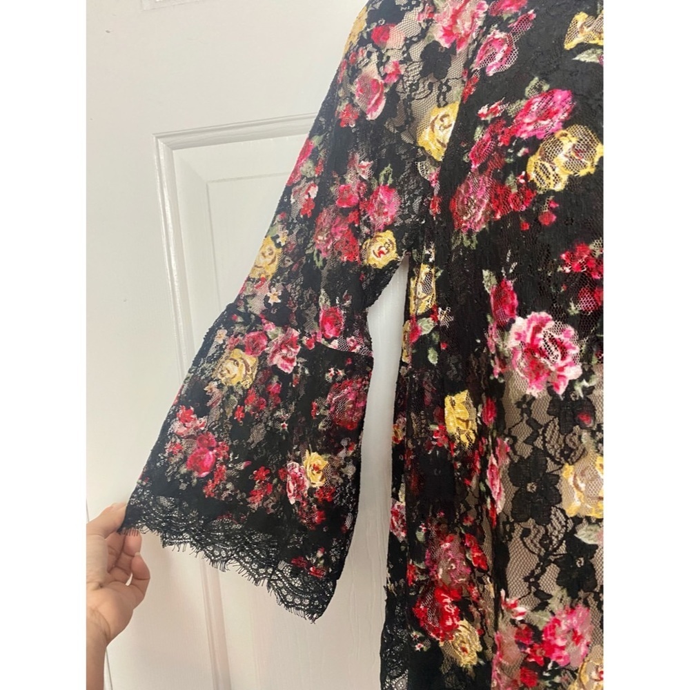 Off Shoulder Lace Floral Blouse - Picture 3 of 4